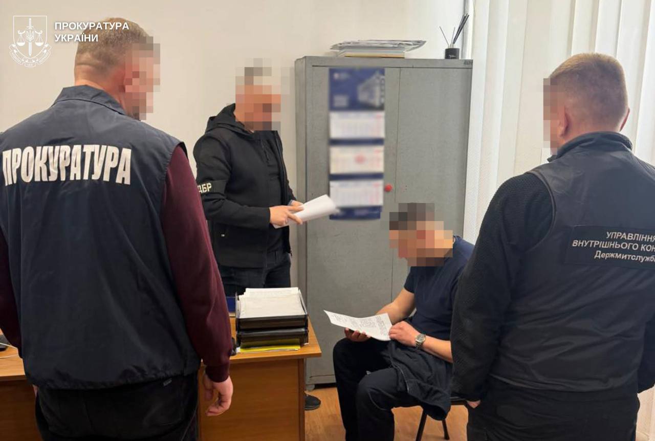 На Львівщині митник пропустив контрабанду майже на сім мільйонів гривень