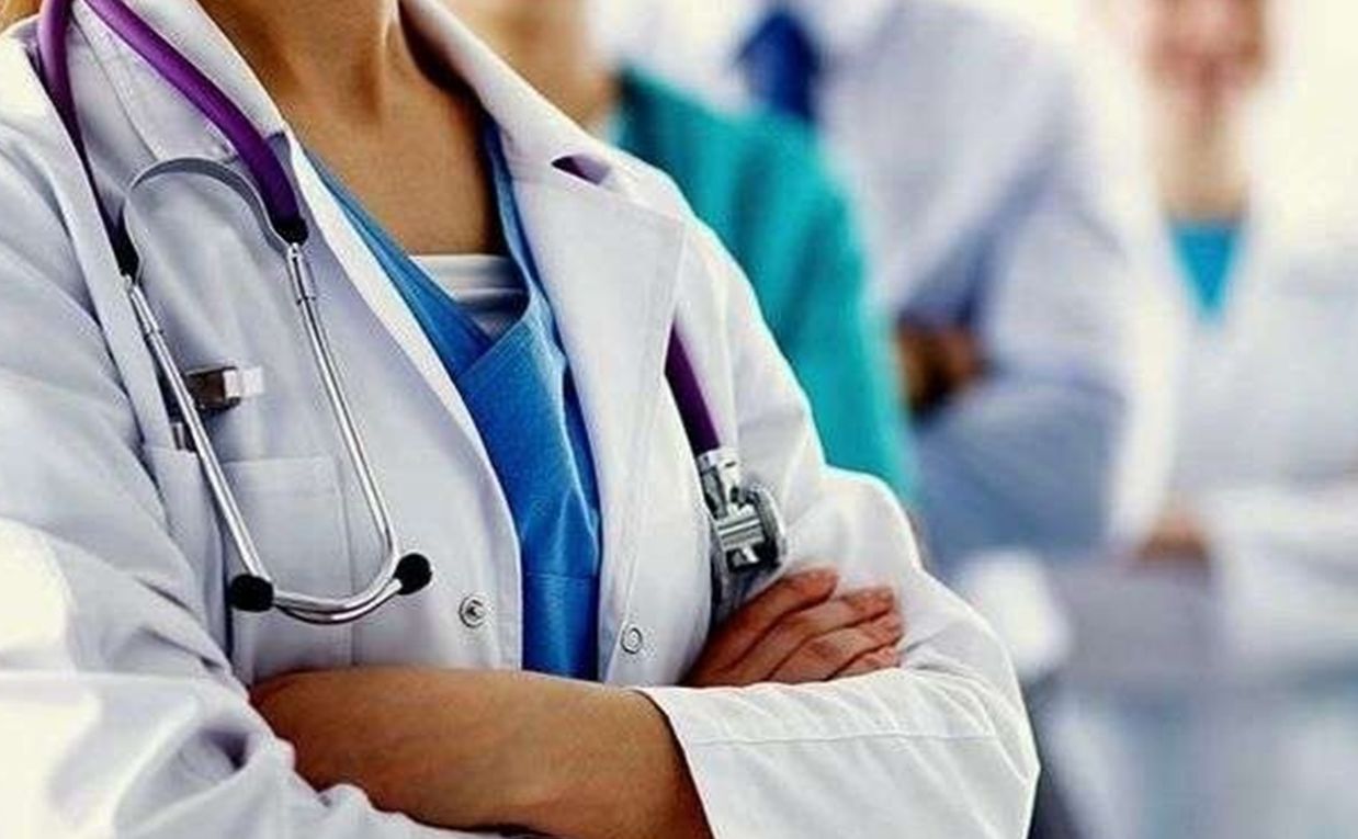 Уряд розширив програму виплат для молодих лікарів: хто може отримати 200 тисяч гривень?