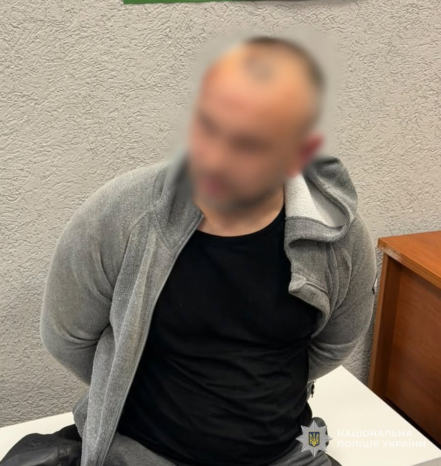 Побив телескопічною палицею перехожого та пошкодив автомобіль: поліція затримала 43-річного львів’янина