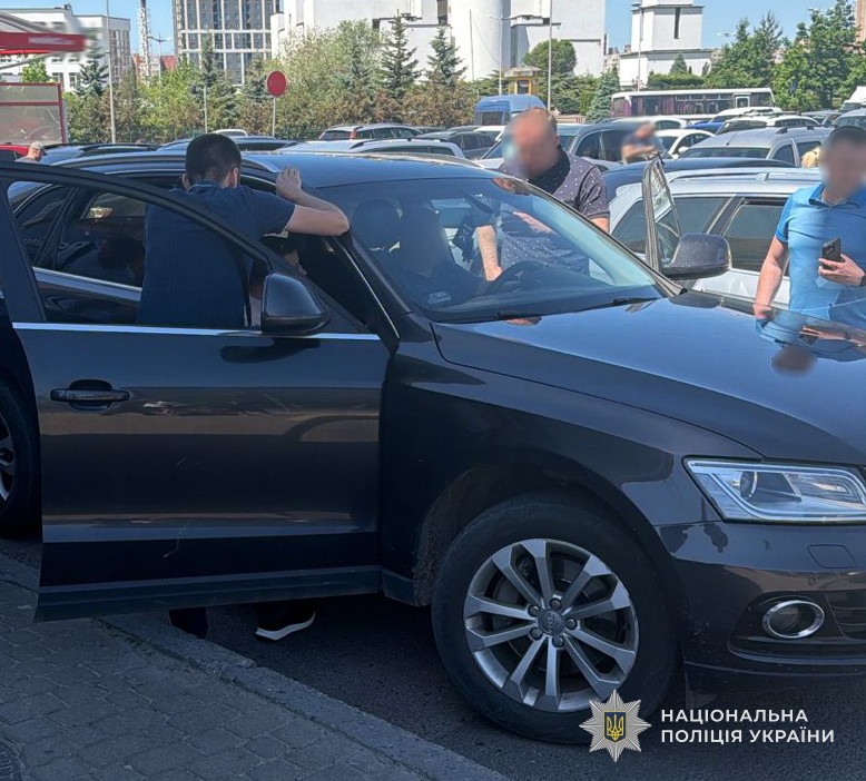 Батько і син організували схему втечі за кордон військовозобов’язаних чоловіків