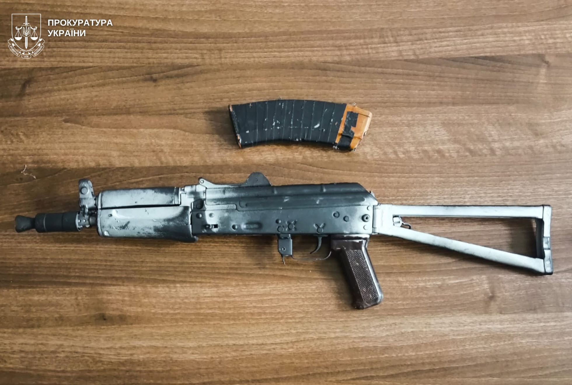 41-річний львів’янин продав бойовий автомат біля «Шувару»: йому оголосили підозру