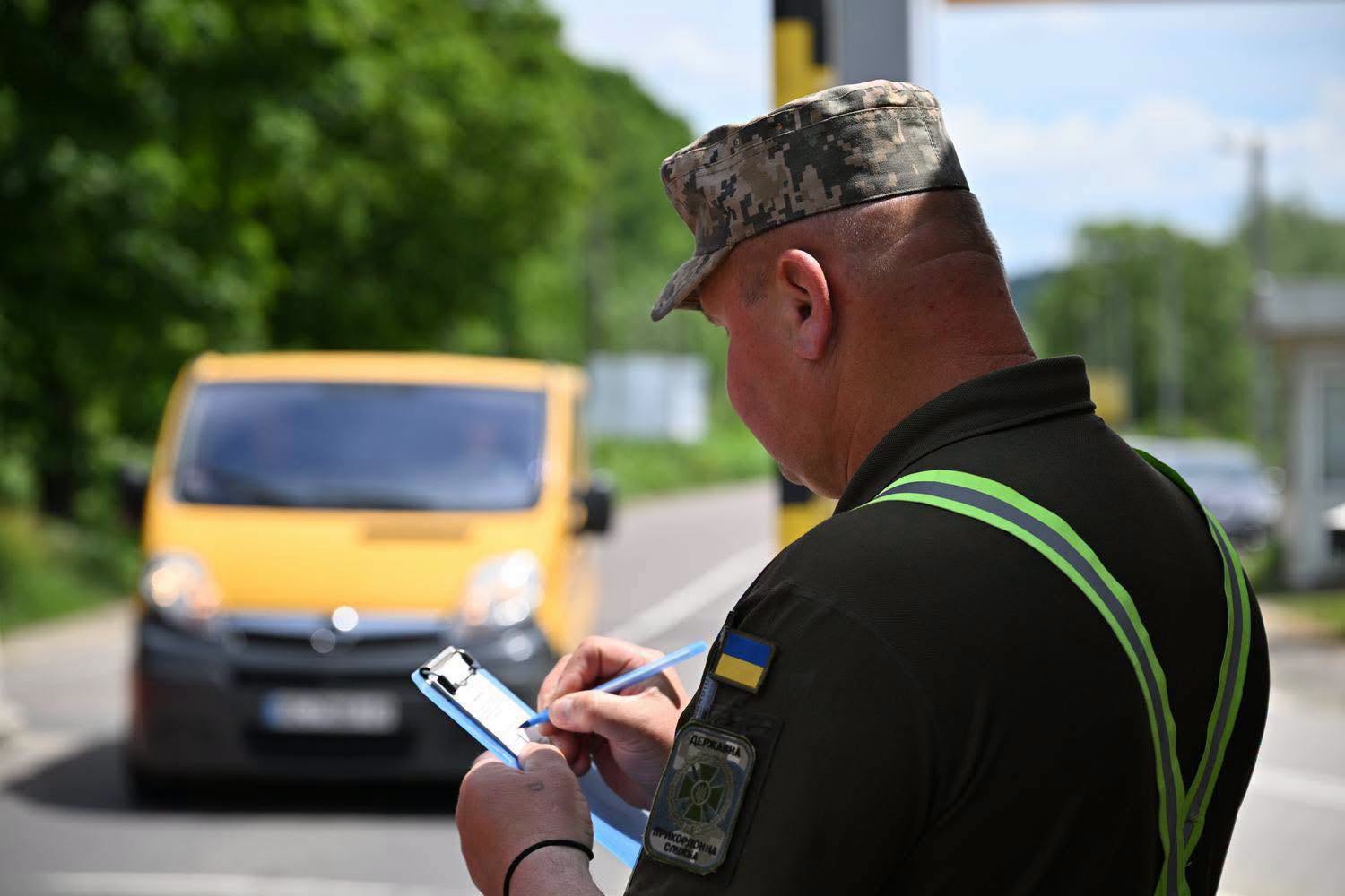 Прикордонники повідомили про черги на кордоні з Польщею