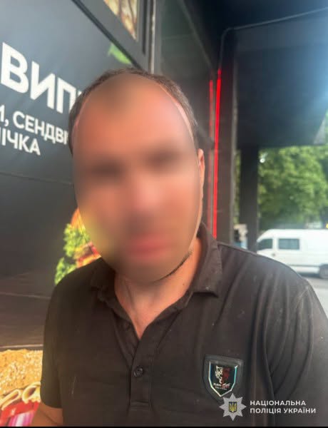 Побив і відібрав 5 тисяч доларів: у Львові затримали чоловіка, який пограбував жінку