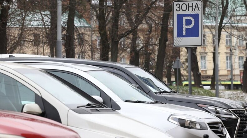 Ще два паркувальні майданчики зʼявляться завтра у Львові