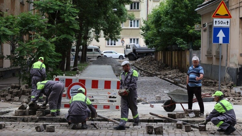 На одній із вулиць у центрі Львова обмежили рух автівок