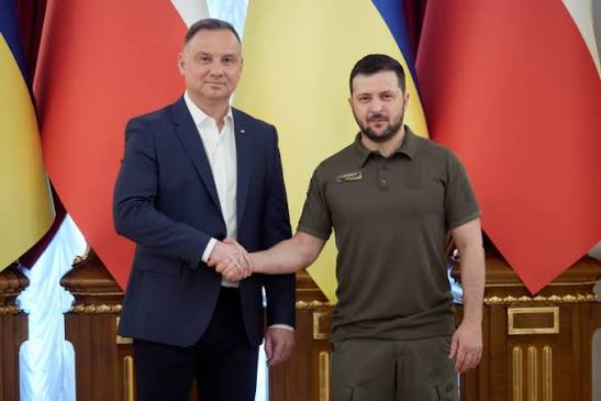 Президент Польщі позбавив Зеленського Ордена Білого Орла