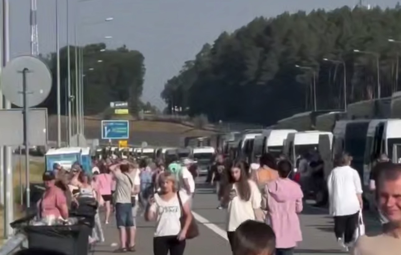 На кордоні з Польщею утворилися величезні черги