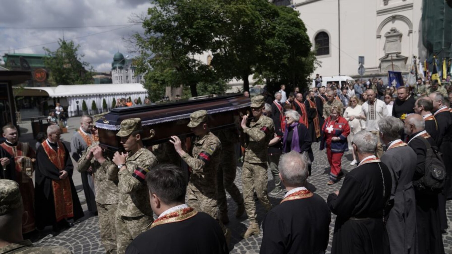 Сьогодні Львів попрощається з чотирма полеглими Героями