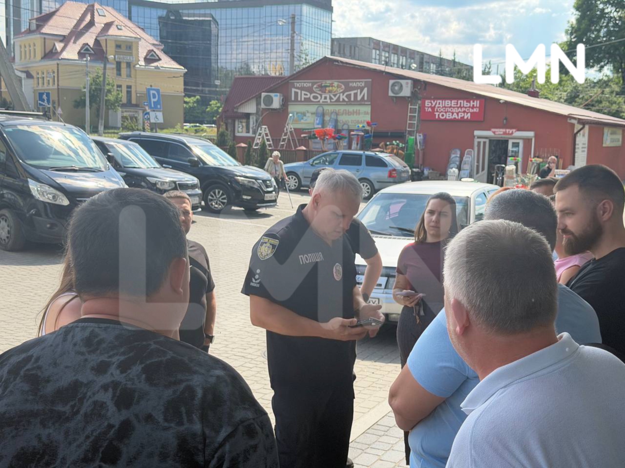 «Ми боїмося випускати дітей»: у Львові розгорівся скандал через відкриття клініки замісної терапії