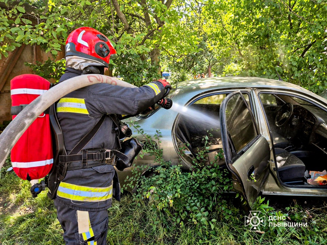 У Львові посеред дня загорівся автомобіль