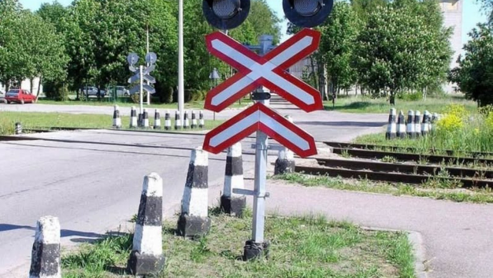 Між Дрогобичем і Дублянами тимчасово закриють залізничний переїзд: що відомо