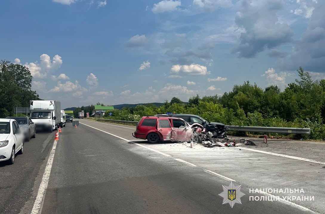 ДТП на автодорозі Київ-Чоп: шестеро людей отримали травми