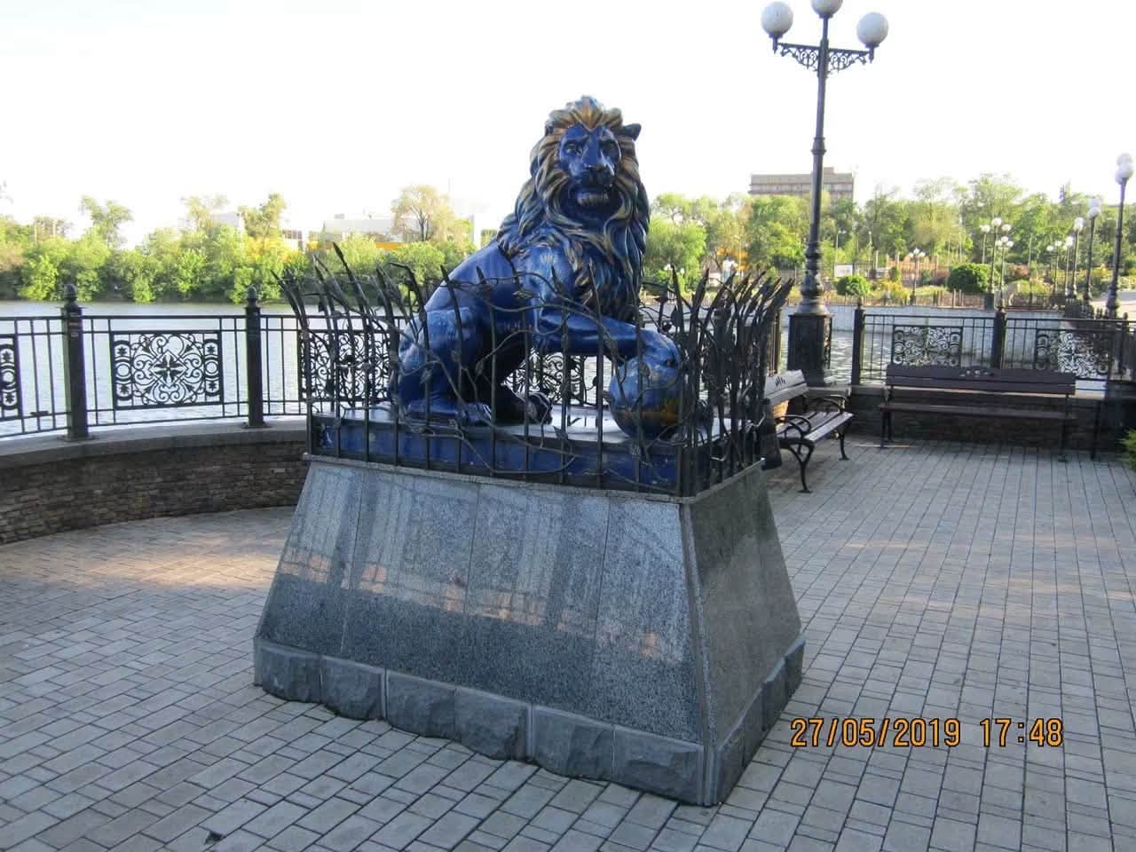 В окупованому Донецьку знесли лева, якого місту подарував Львів