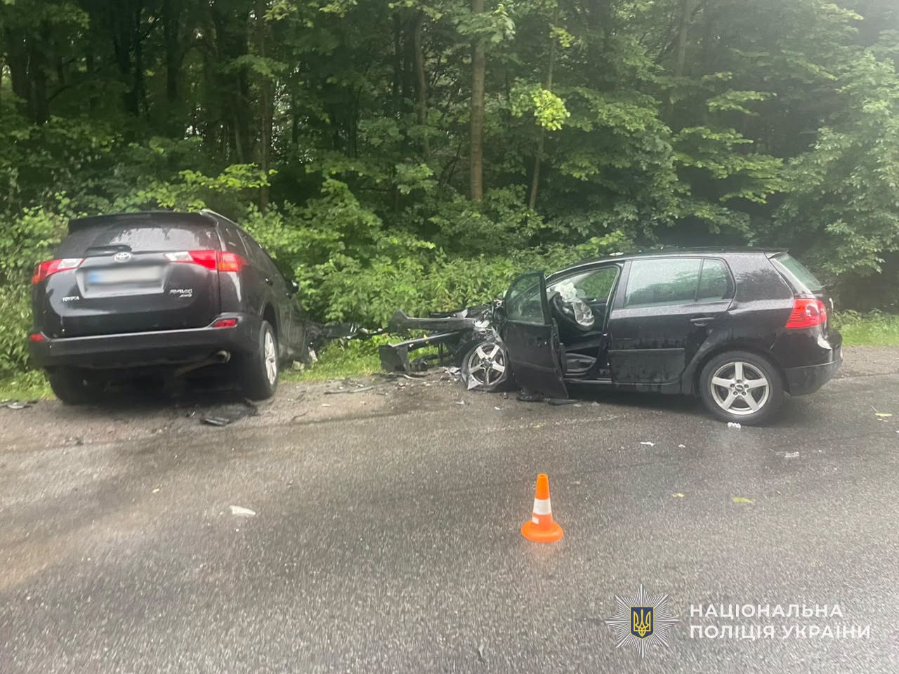 На Львівщині зіткнулися два автомобілі: водії потрапили до лікарні