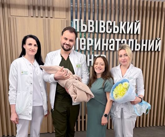 У Львові жінка з рідкісним генетичним синдромом народила здорового хлопчика природним шляхом