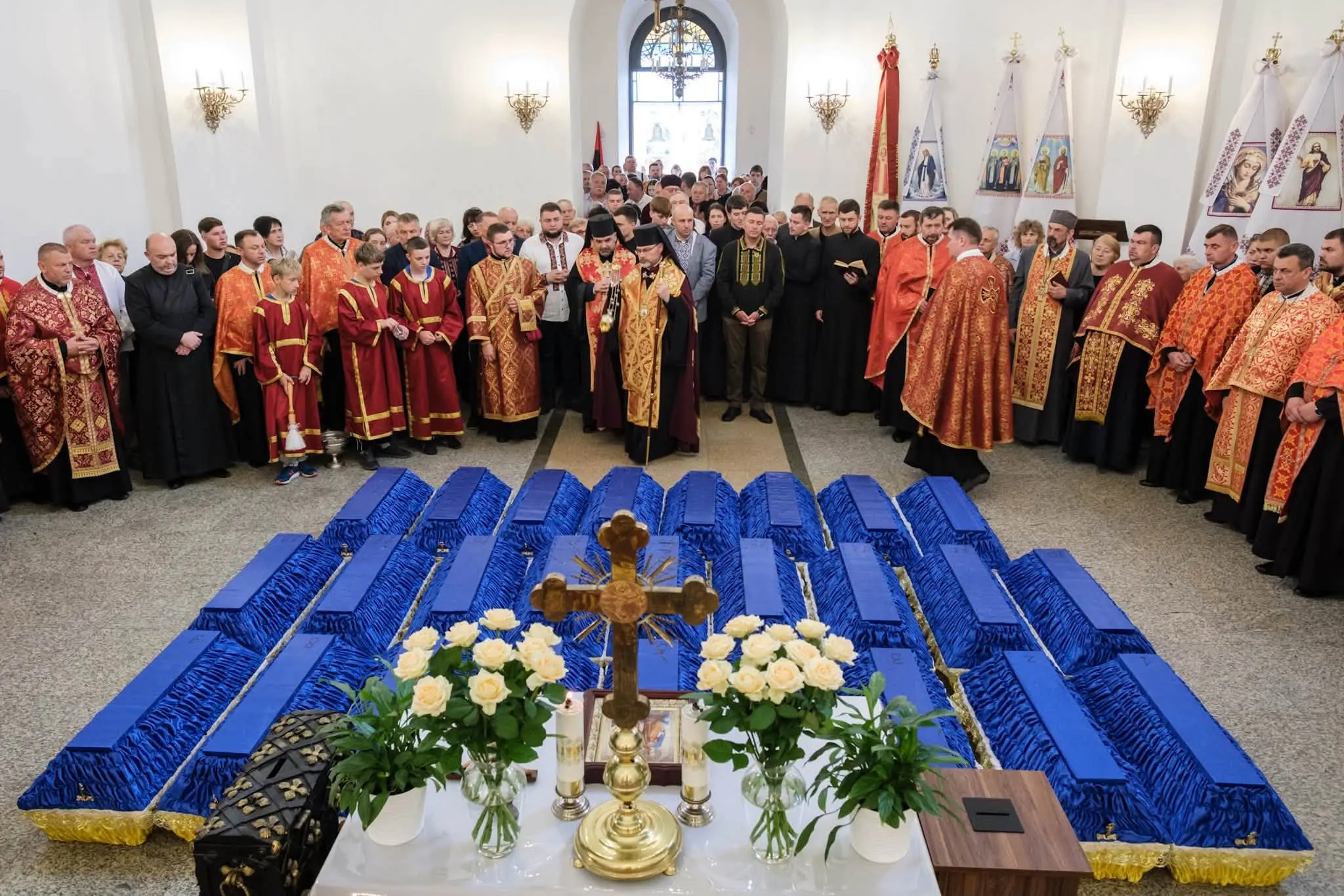 У Дрогобичі перепоховали 26 жертв репресій НКВС, знайдених під час розкопок