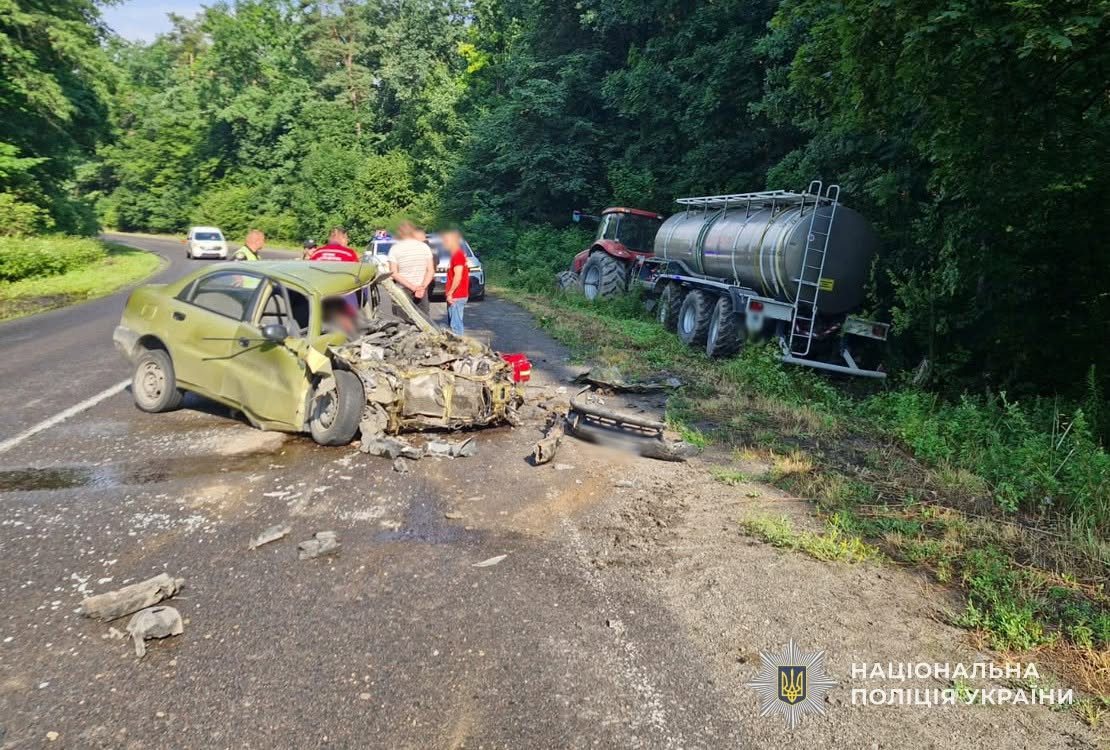 На Львівщині внаслідок зіткнення з трактором загинув водій легковика
