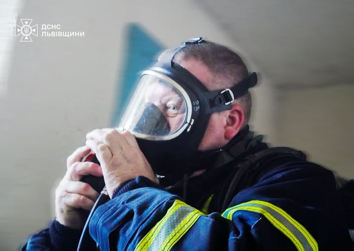 У Моршині під час пожежі в квартирі вогнеборці врятували 71-річну жінку