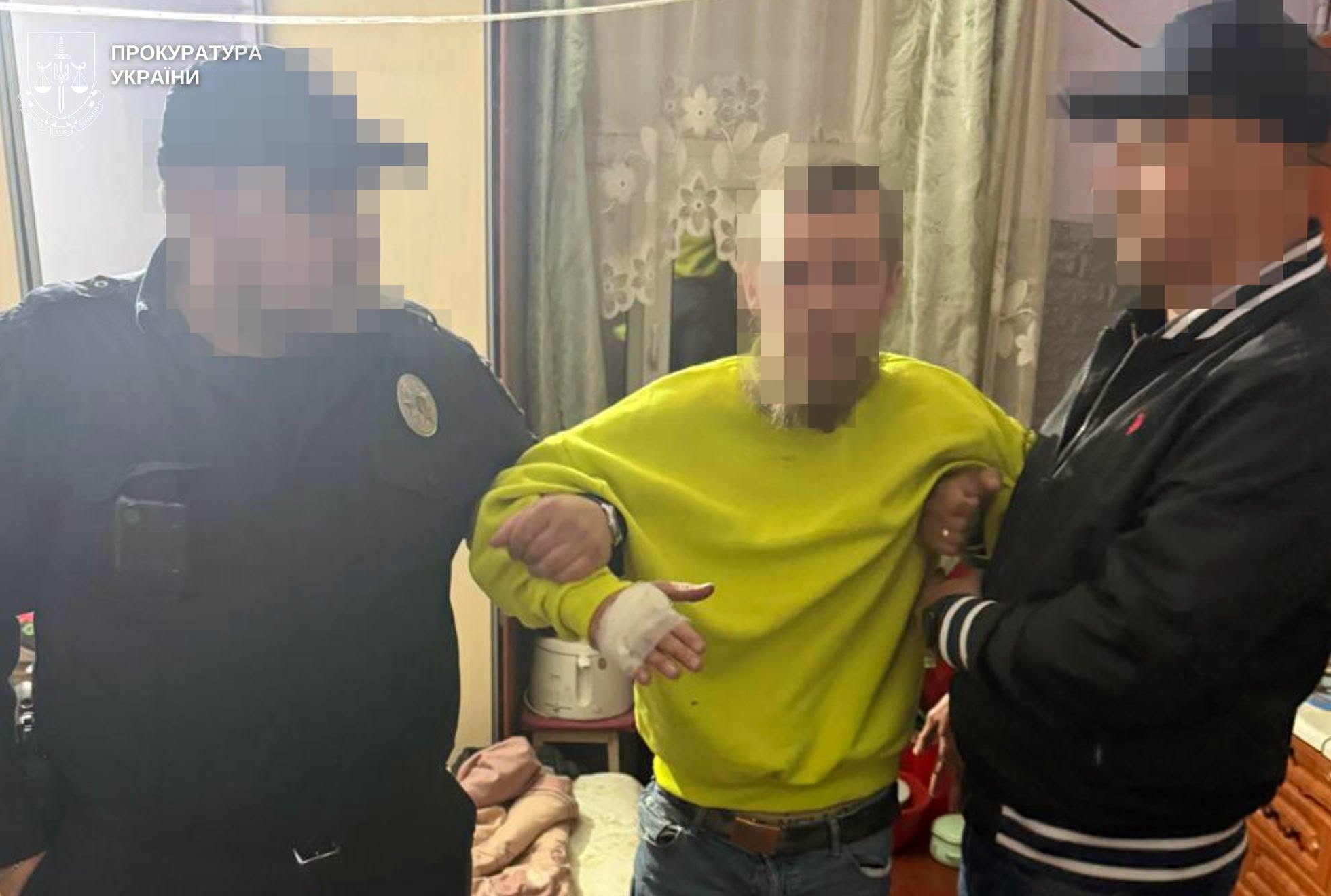 На Самбірщині чоловік побив 61-річного знайомого битою й знімав це на відео: справу передали до суду