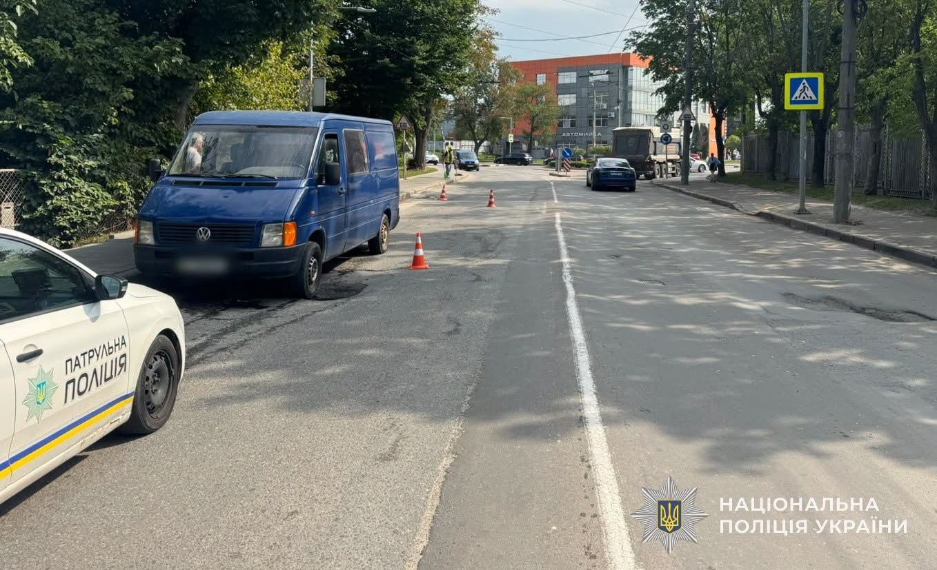 На вулиці Зеленій у Львові автомобіль збив жінку: постраждала у лікарні