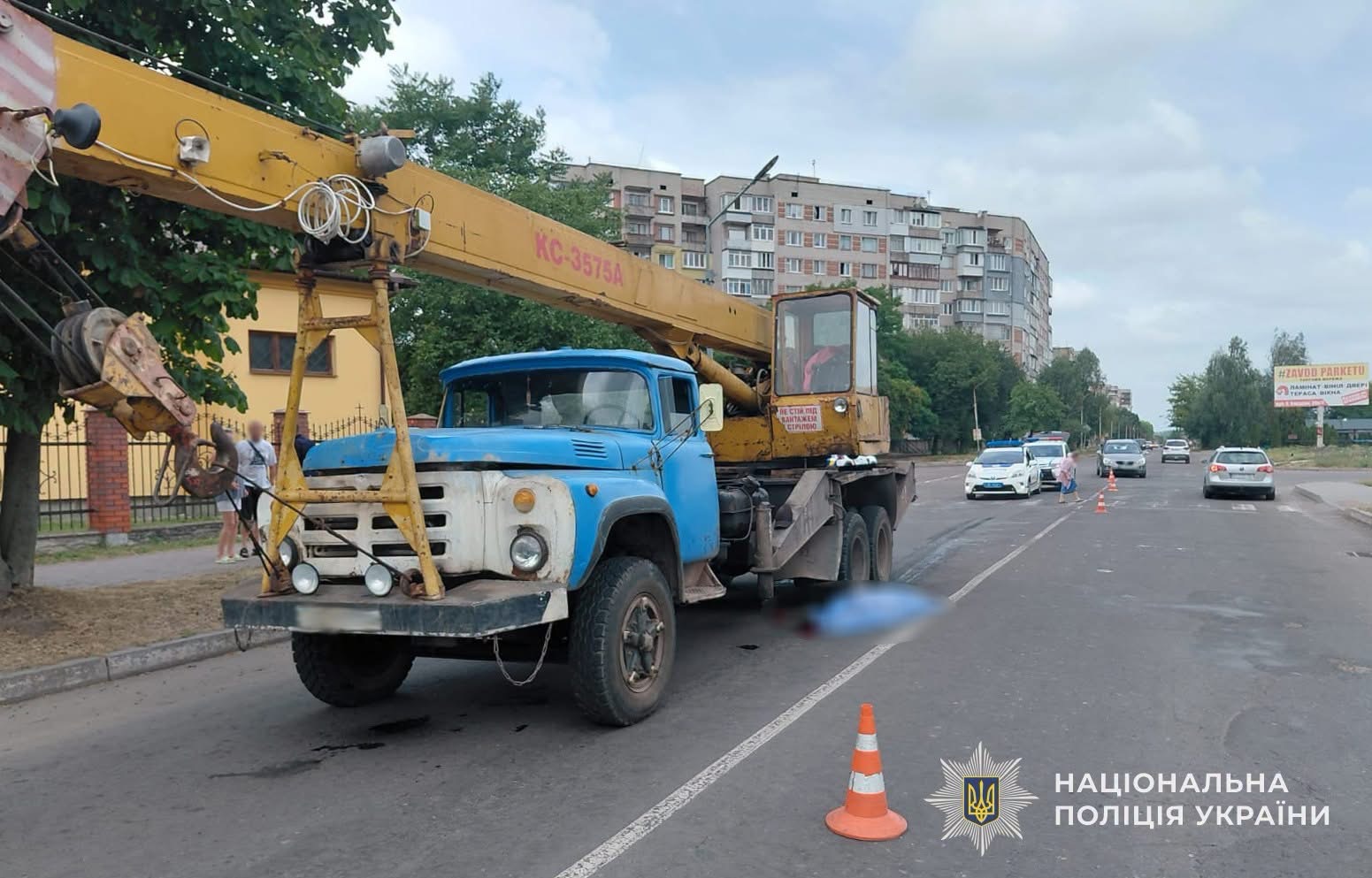 У Шептицькому пʼяний водій автокрана збив пішоходів: одна людина загинула