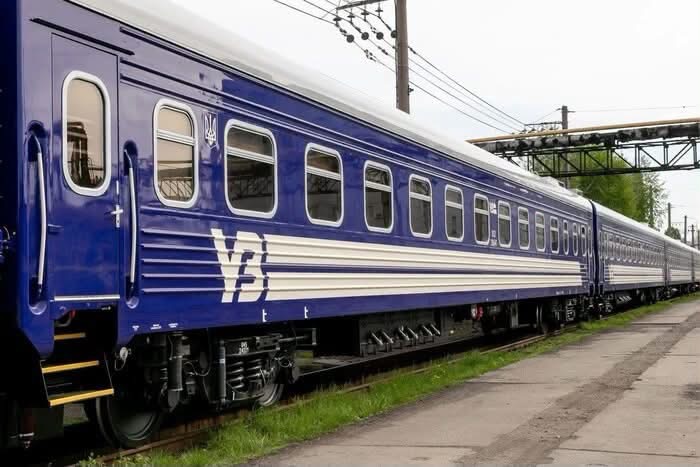 «Укрзалізниця» скасувала зупинку низки поїздів далекого сполучення у Стрию