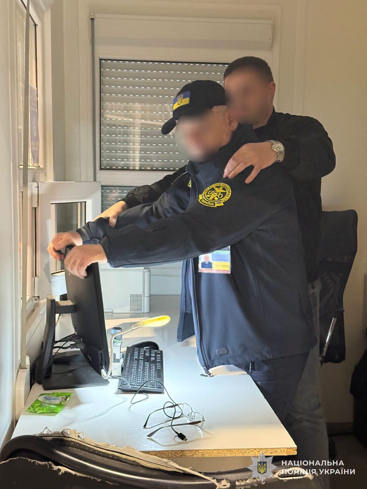 Митника зі Львівщини судитимуть за хабарі за вивезення готівки до Польщі