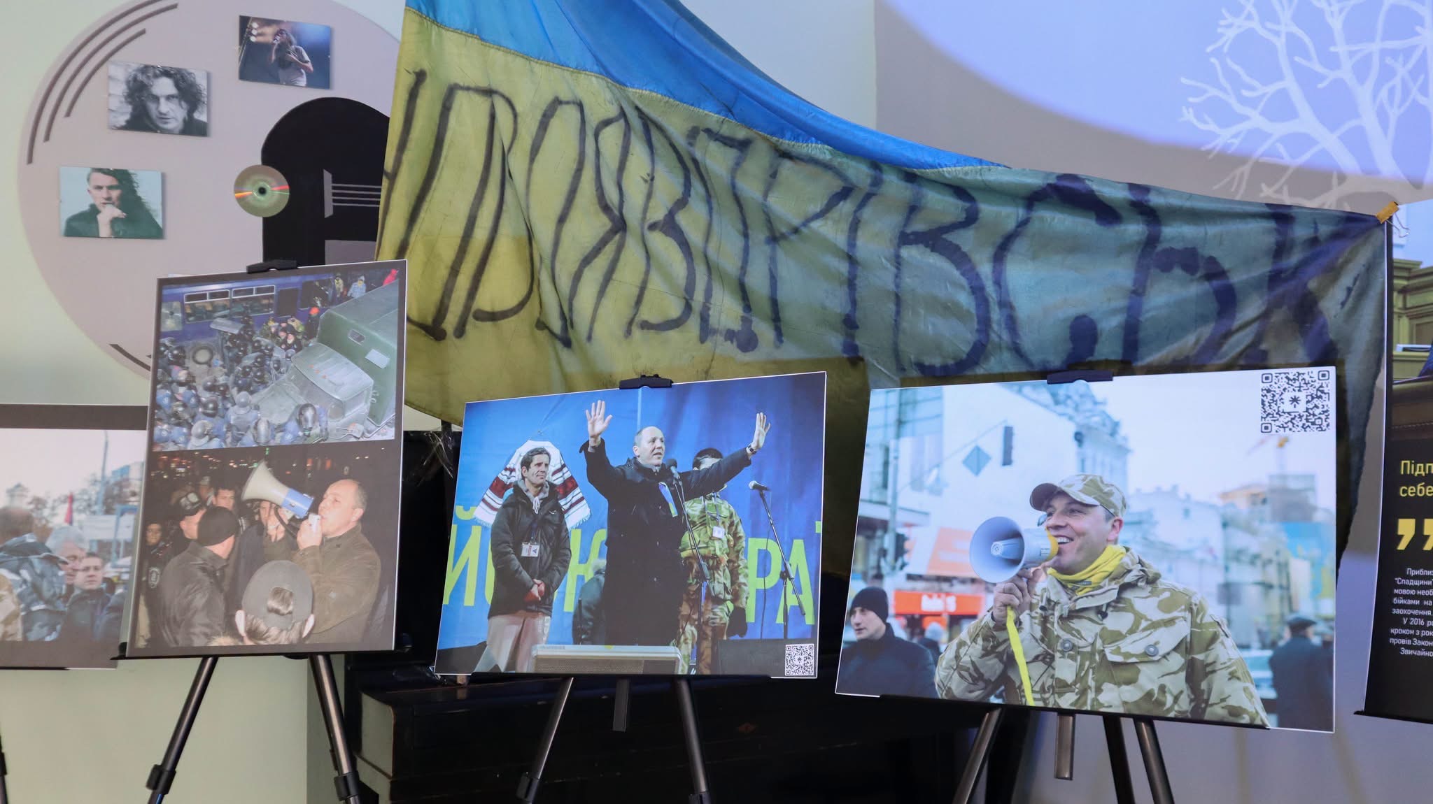 У Новояворівську відкрили фотовиставку пам’яті Андрія Парубія
