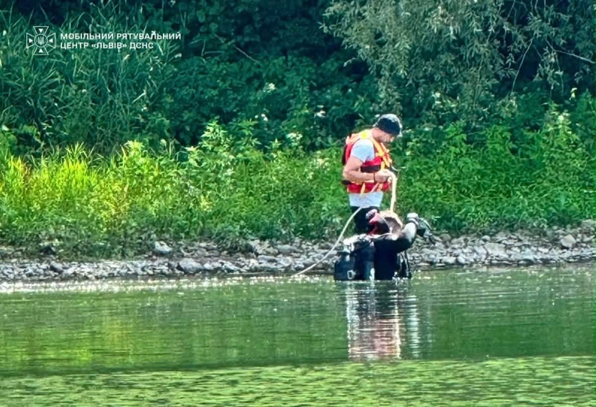 Львівські водолази дістали з Дністра тіло загиблого 24-річного чоловіка
