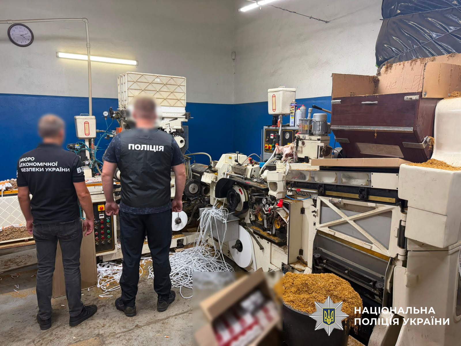 Масштабну підпільну тютюнову фабрику ліквідували поблизу Жовкви