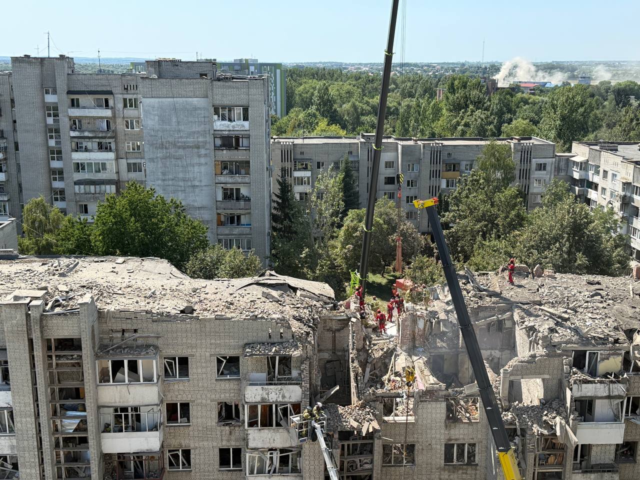 Під завалами п’ятиповерхівки у Львові знайшли тіло чоловіка