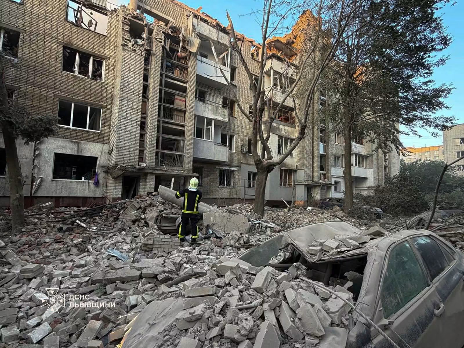 Львів після нічного обстрілу: коли розберуть завали, який стан постраждалих і що з газопостачанням