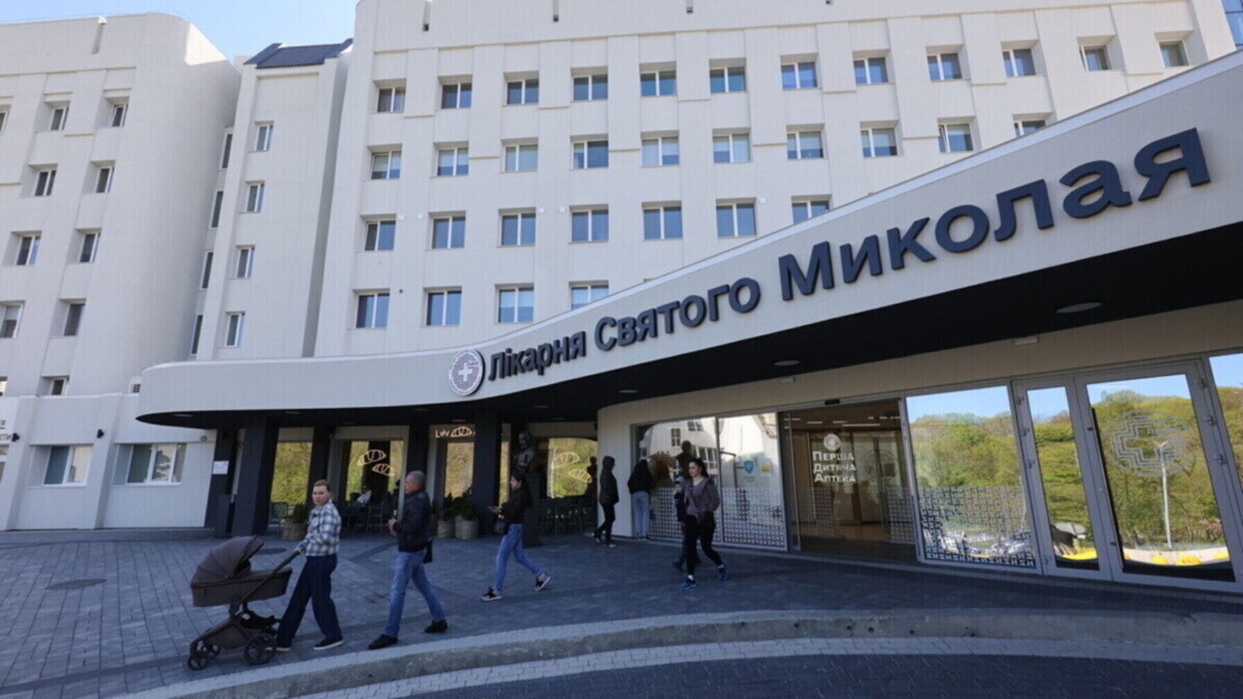 6-річну дівчинку, яку під час негоди уразила блискавка, виписали з лікарні (ВІДЕО)