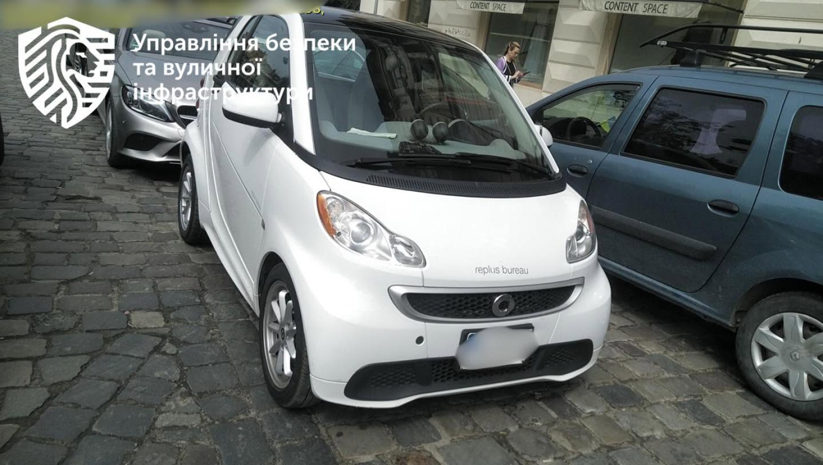 Інспектори назвали вулиці Львова, де водії найчастіше залишають авто у “другому ряду”