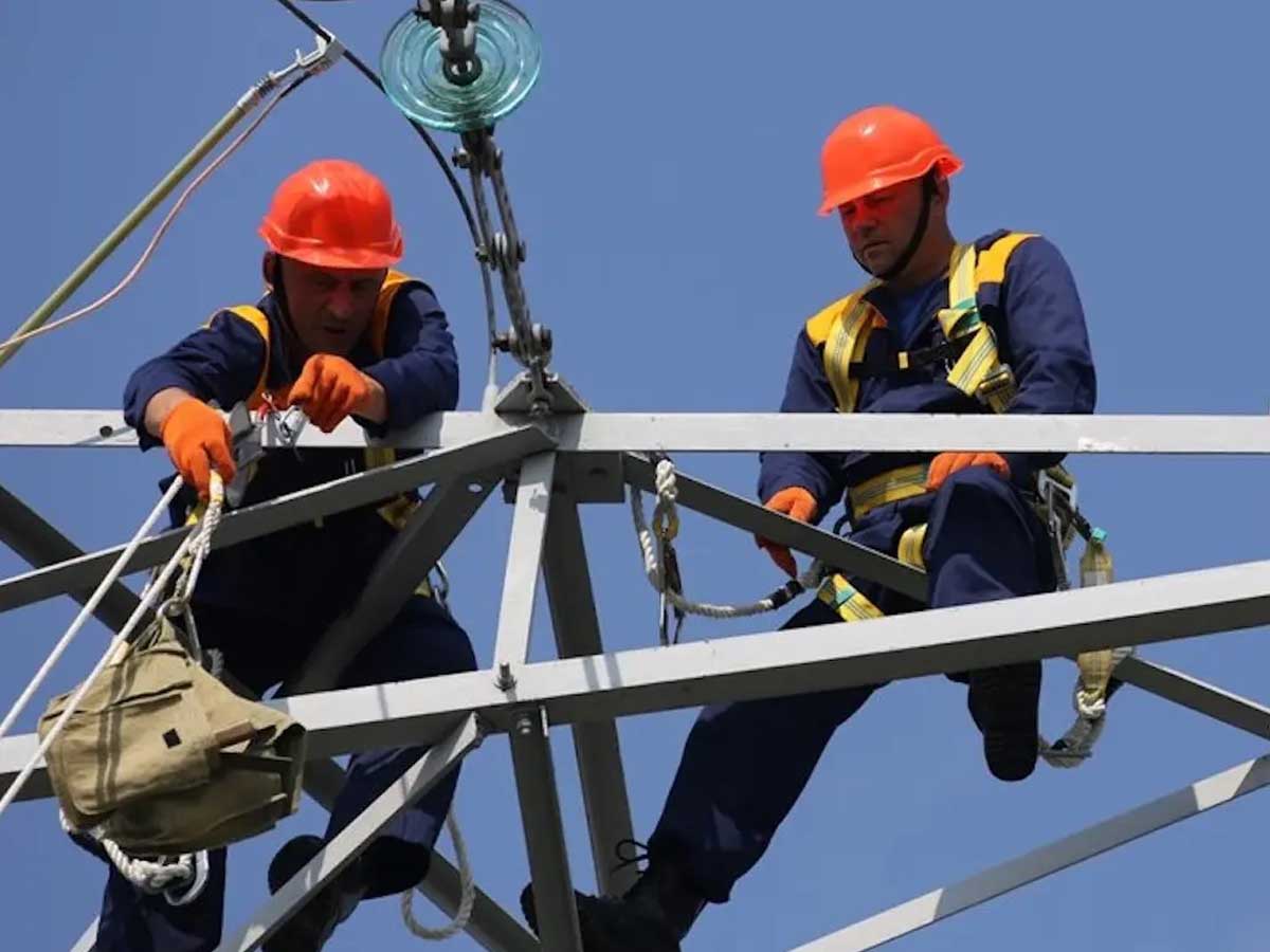 Без світла залишаються ще 37 тисяч абонентів: у Львові триває ліквідація аварії