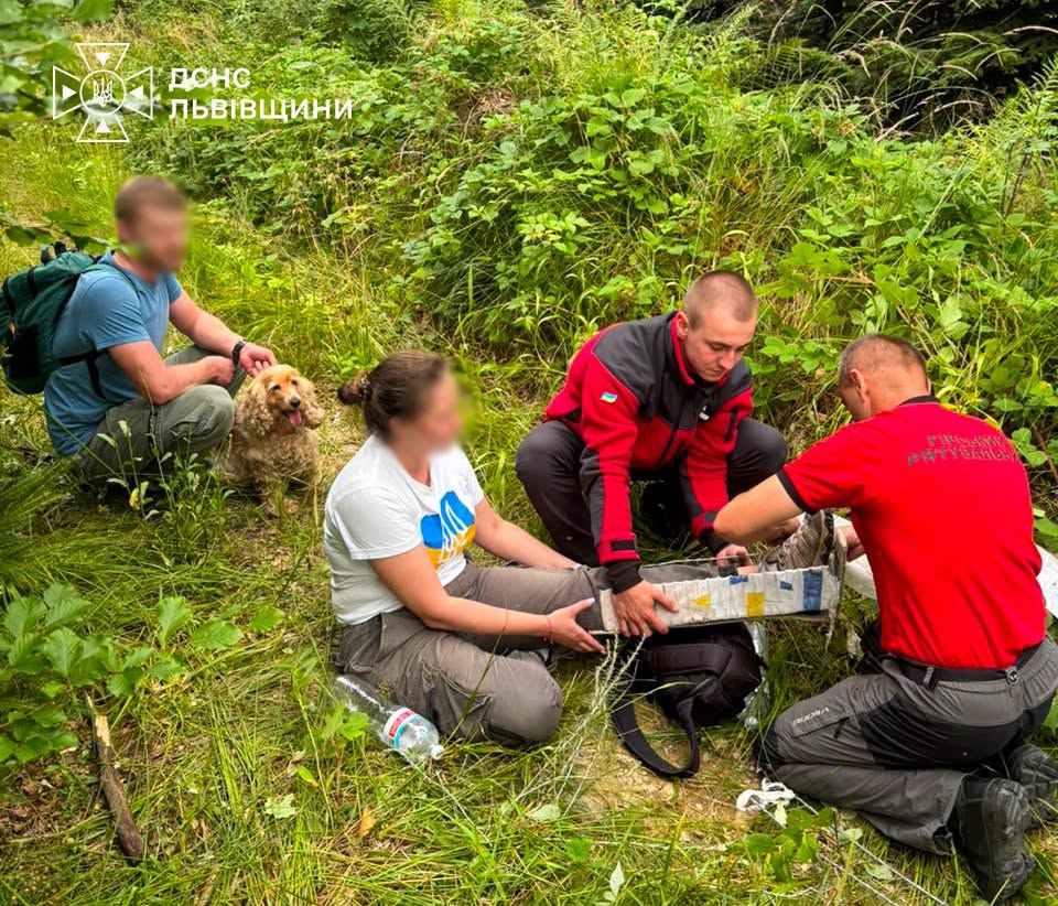 На Львівщині під час походу туристка зламала ногу