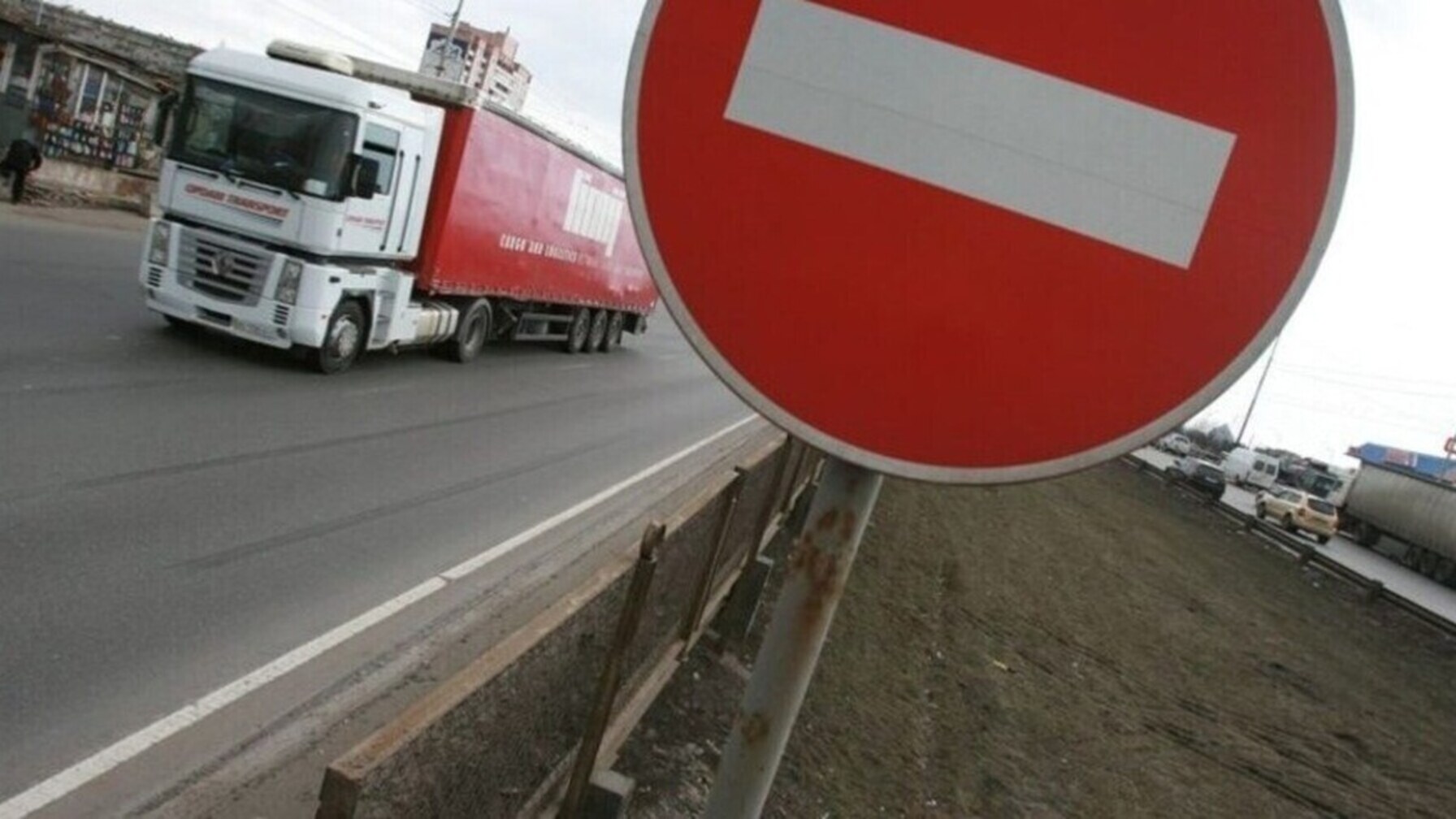 Через спеку у Львові обмежили в’їзд фур у денний час