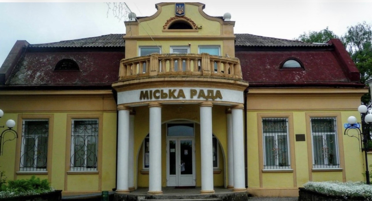 Працівникам Ходорівської міськради скоротили робочий день через спеку