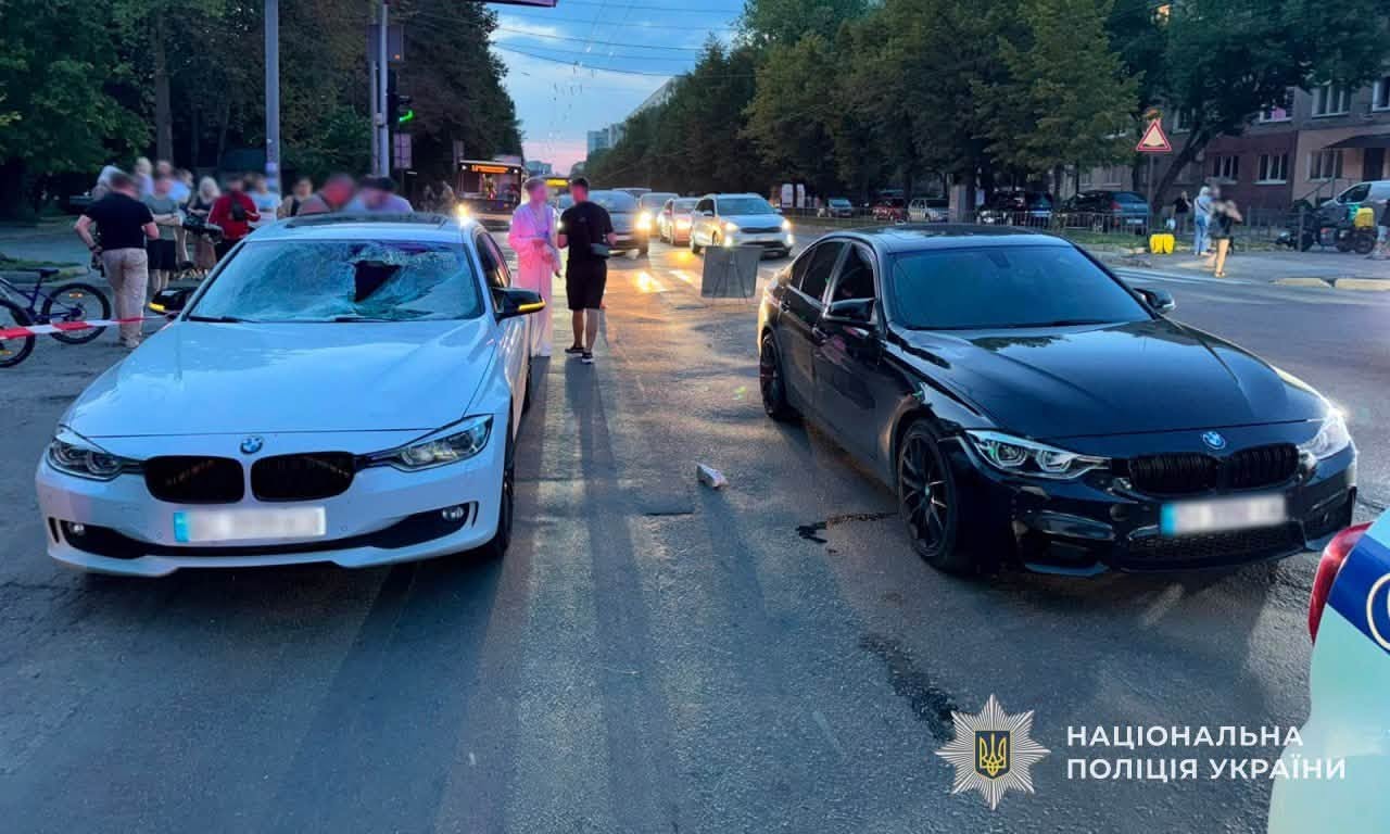 Два BMW одночасно збили батька з дитиною на переході у Львові: подробиці ДТП