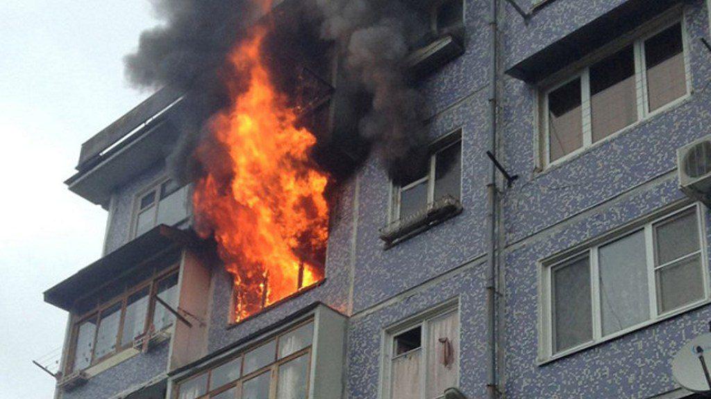 У Львові горіла квартира на шостому поверсі: 59-річного власника госпіталізували