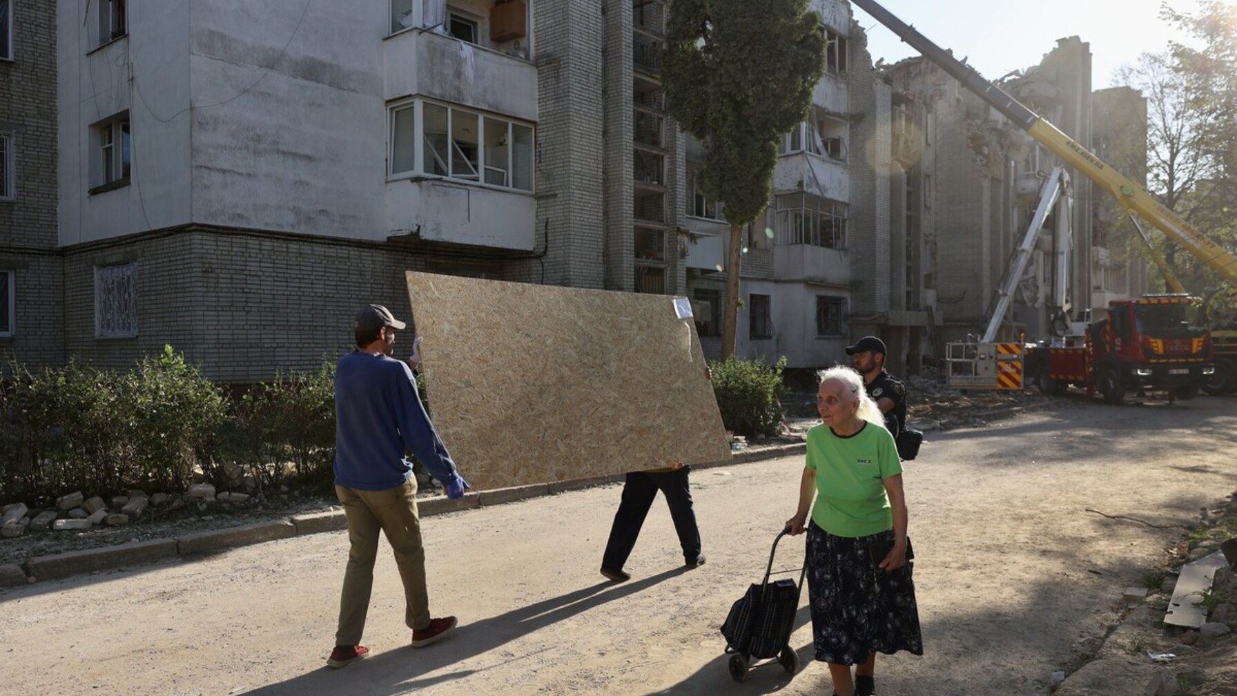 У Львові розпочались аварійно-відновлювані роботи в будинках, поруйнованих російською атакою