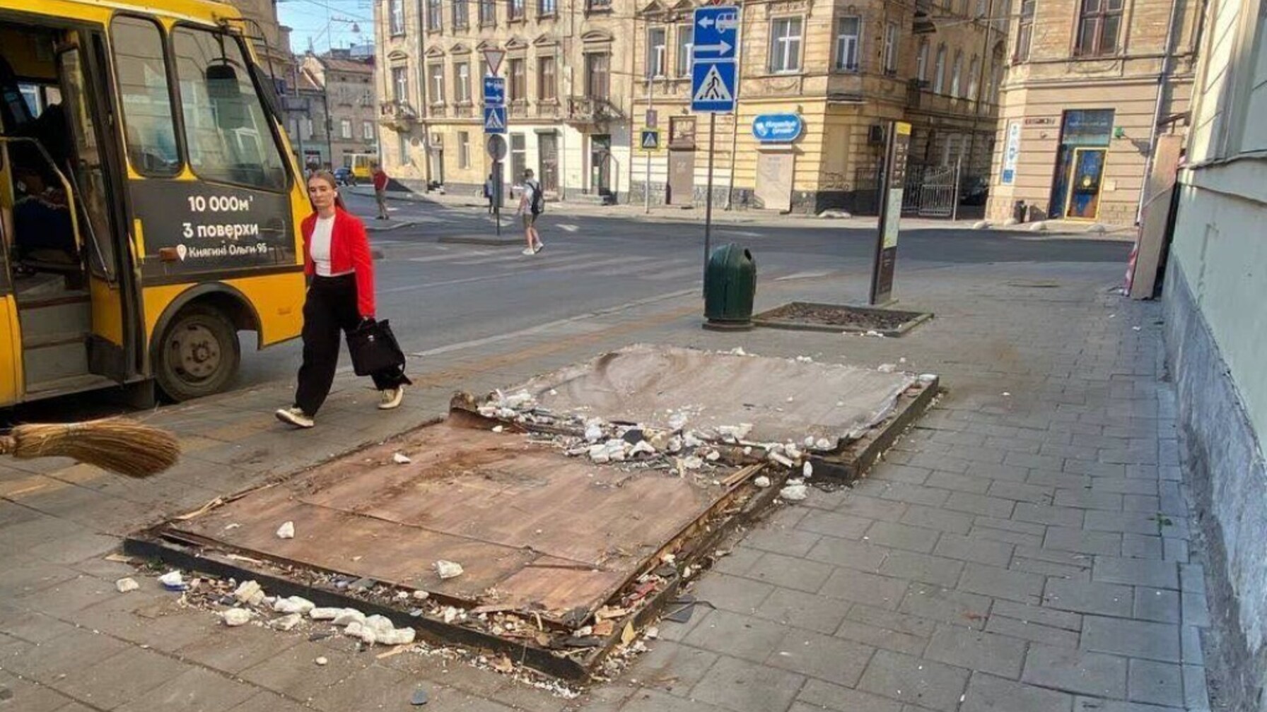 З вулиць Львова прибрали ще два незаконно встановлені  МАФи