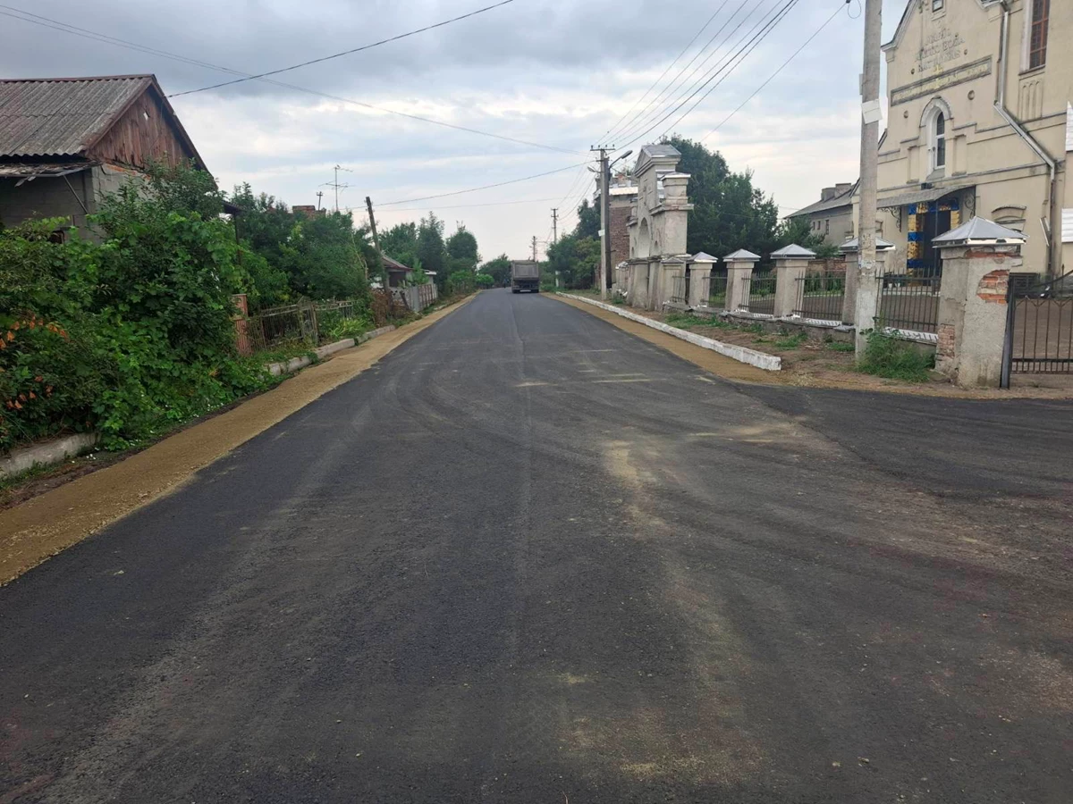 На Львівщині завершують ремонт дороги Белз – Великі Мости